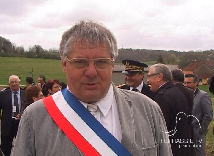Francs Dutard, cnsol de Mairal e conselhir general de Dordonha, qualquas minutas abans la visita de la ministra, lo 19 d'abrial 2013.