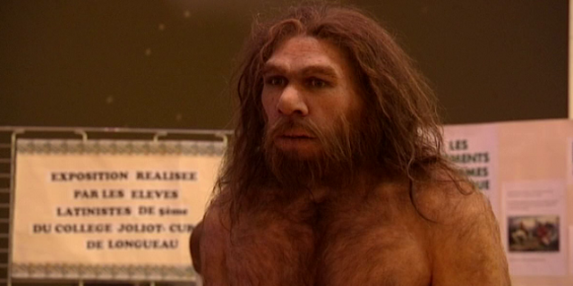 L'Homme de Néanderthal accueille les visiteurs du festival