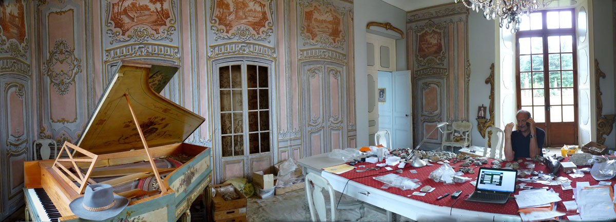 UN CHÂTEAU HANTÉ PAR LA PRÉHISTOIRE